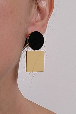 Stall earrings